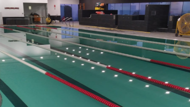 La instalación de la lámina armada SOPREMAPOOL Feeling en piscinas públicas